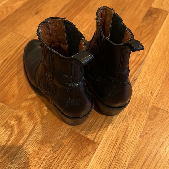 Frye booties size 5.5 - Picture 3 of 3